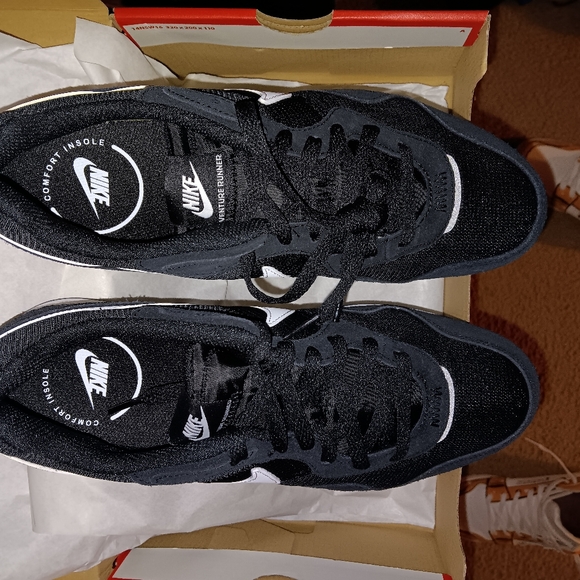 NDS Nike Venture Runner | Black - Picture 3 of 5